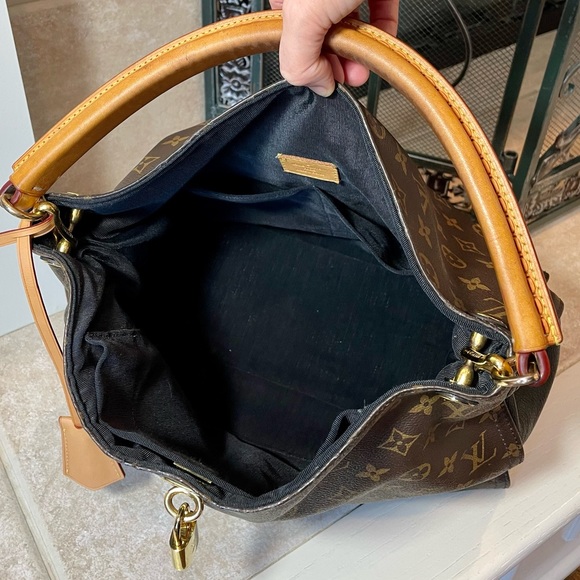 Louis Vuitton Monogram Gaia Noir Hobo Bag - Picture 9 of 10